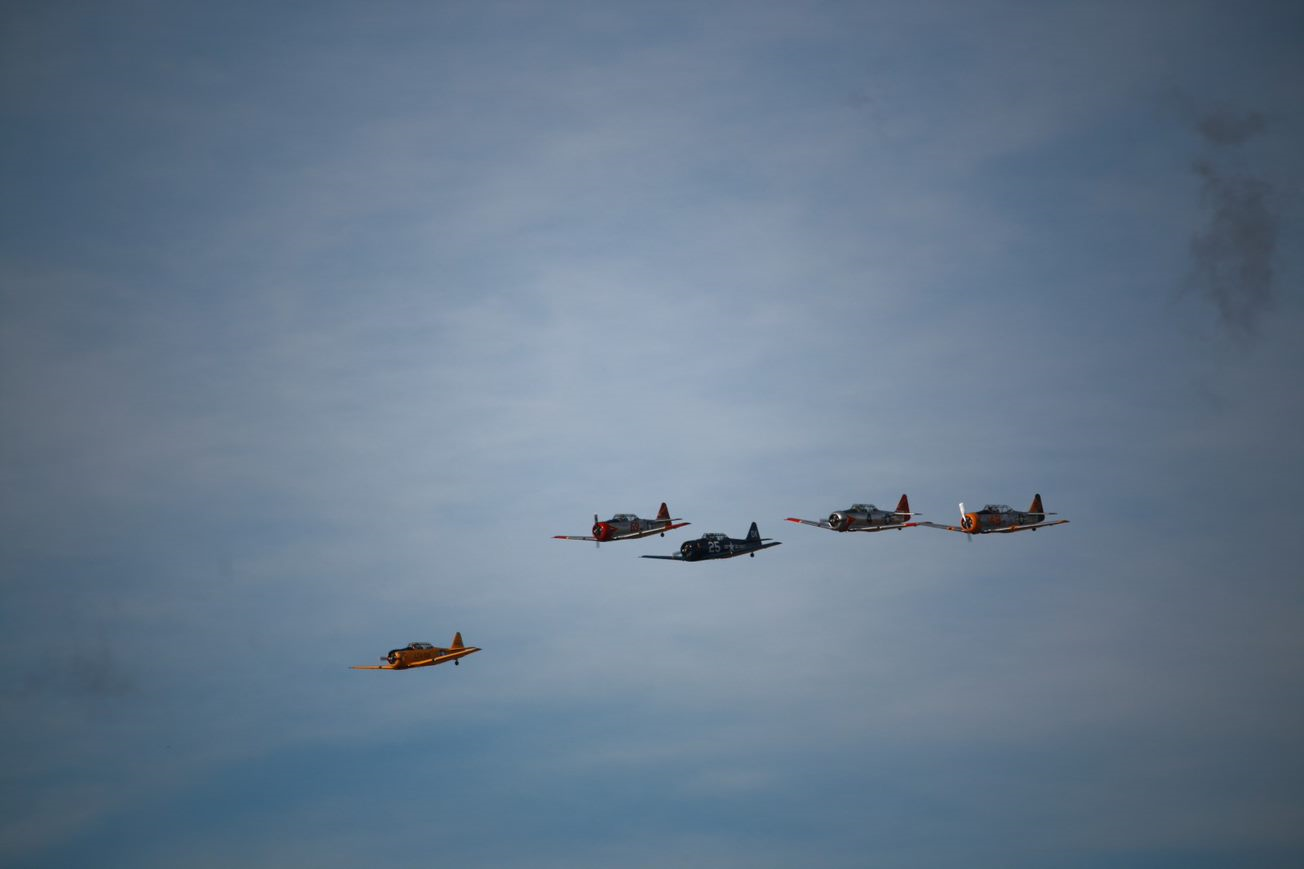 Five T-6 Texans at the start of a race