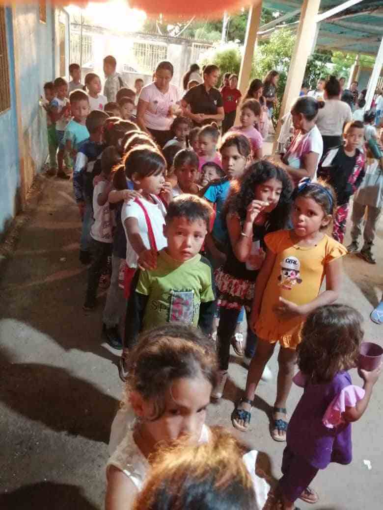 A picture showing several school children in Venezuela