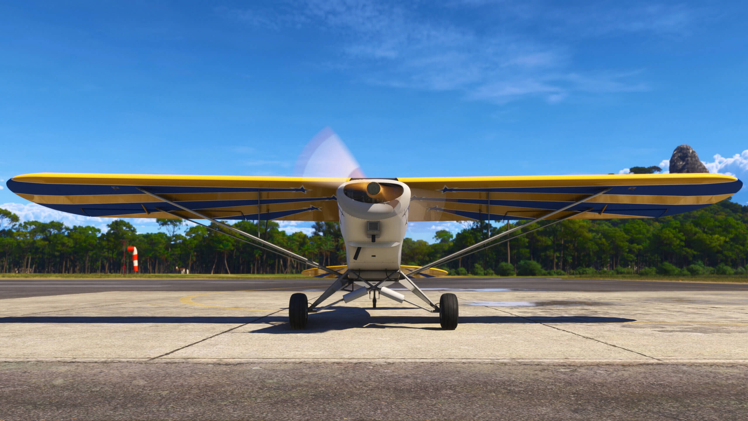 A CAP-4 Paulistinha on a runway.