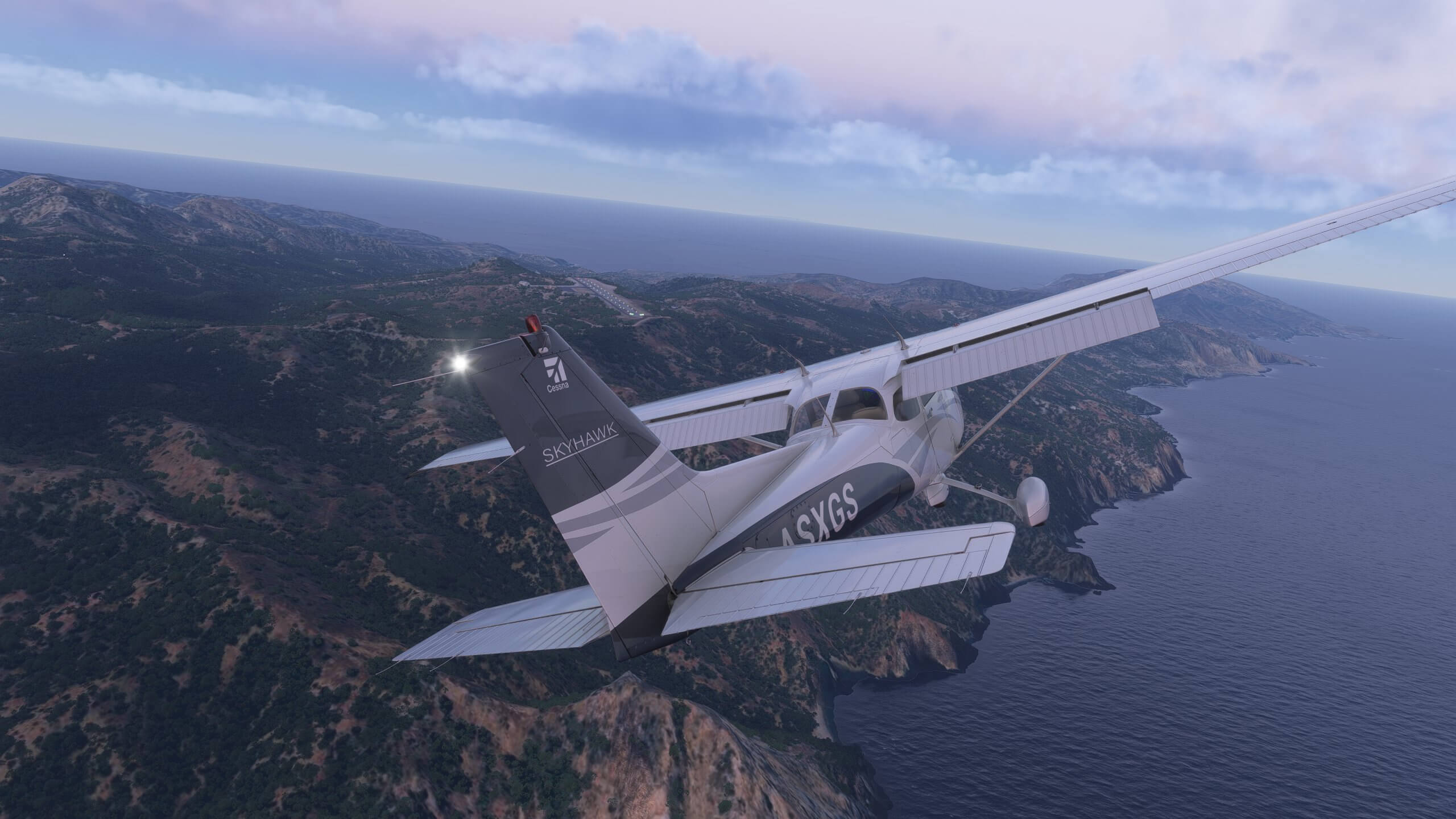 A Cessna 172 banks left to approach Catalina airport